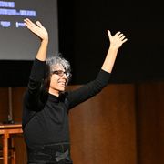 Allevi in tour ci ricorda (anche) come attraversare il dolore