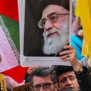 Iran, il documento dei Pasdaran inviato a tutti gli agenti: la «guida» per infiltrare le proteste