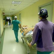 Ospedali di eccellenza e assistenza sul territorio: si avvia la riforma Schillaci