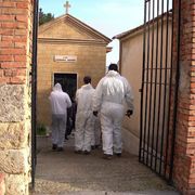 La riesumazione al cimitero