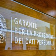 La targa all'ingresso della sede del Garante per la protezione dei dati personali. ANSA/FABIO FRUSTACI