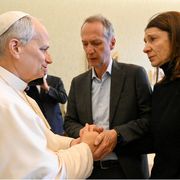 Il Papa ai familiari delle vittime di Crans Montana: «Signore, perché?»