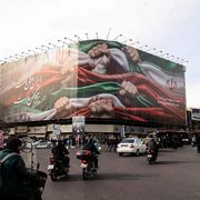 In Iran il blocco del web durerà 3 mesi. E la caccia all'uomo continua