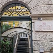 Studente accoltellato da un compagno a scuola, è gravissimo