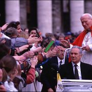 Angelo Gugel, l’ombra discreta di papa Wojtyla: lo stile del “servo buono e fedele”