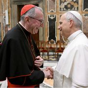 Parolin e Leone XIV il 17 novembre 2025 durante l'incontro con i diplomatici delle Nunziature apostoliche nel mondo