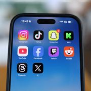 Social media vietati ai bambini, anche il Regno Unito vuole imitare l'Australia