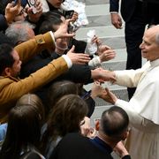 Il Papa: «La guerra è tornata di moda, preghiamo per la pace»