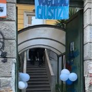 I compagni di "Aba" tornano in classe dopo l'omicidio