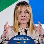 La settimana di Meloni tra pragmatismo e oscillazioni