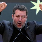 Sul caso Robinson scintille tra Salvini e Tajani