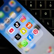 I social media creano dipendenza come le sigarette? Si apre il processo negli Usa