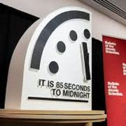 L'Orologio dell'Apocalisse del Bulletin of Atomic Scientists senga 85 secondi a mezzanotte, l'ora della catastrofe che gli scienziati reputano più vicina soprattutti a causa dei nazionalismi sempre più aggressivi e della disinformazione / ANSA