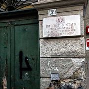 Metal detector a scuola: ecco la direttiva Piantedosi-Valditara