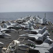 La portaerei statunitense Abraham Lincoln è pronta a intervenire, con i suoi caccia, nell’area del Golfo Persico. La Casa Bianca ha informato che ora si trova nell’Oceano Indiano / ANSA