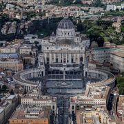 San Pietro: nessun bistrot sulla terrazza, solo l'ampliamento del punto ristoro