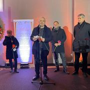 La commemorazione alla stazione Termini con il presidente di Sant'Egidio Marco Impagliazzo, il direttore di Caritas di Roma Giustino Trincia e Gian Luca Orefice, Chief People, Culture & Transformation Officer di Ferrovie dello Stato Italiane