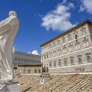Sala Stampa vaticana: «Il Papa abiterà negli spazi a disposizione dei predecessori»