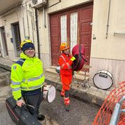 Anche gli strumenti della banda di Niscemi sono stati portati fuori dalla zona rossa / CASSISI