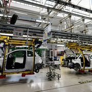 Poche risorse, lavoro a rischio: perché il negoziato sull'auto in Italia non è partito