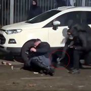 Askatasuna, l'immagine choc dell'agente picchiato. Il rischio disordini era noto da giorni