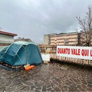 La tenda del sindaco davanti all'ospedale di Isernia