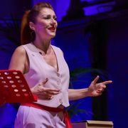 Gabriella Greison e gli enigmi quantici di De Broglie