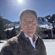 Renzi: «Il modello di Vannacci è Farage, può essere decisivo al voto»