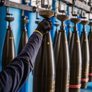 I portuali di tutta Europa oggi in sciopero contro le navi che portano le armi