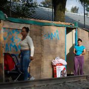 Migranti in un accampamento di Città del Messico, dove si sono stabiliti non riuscendo a entrare negli Stati Uniti