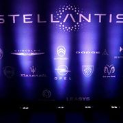 Stellantis fa retromarcia sull'elettrico: maxi-perdita