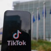 L'Ue mette sotto accusa TikTok: «È progettato per dare assuefazione»