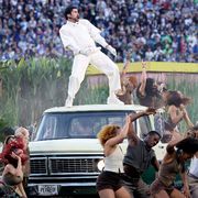 Lo show "latino" di Bud Bunny al Super Bowl, l'ira di Trump: a chi fanno paura gli artisti?