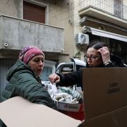 La vita dentro una valigia: così gli abitanti di Niscemi raccolgono le ultime cose