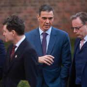 Meloni, Sanchez e quelle idee opposte di Europa andate in scena al castello di Alden Biesen