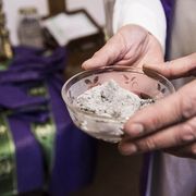 Le ceneri usate per il rito del Mercoledì che apre il tempo della Quaresima
