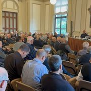 «Noi, sacerdoti, vi raccontiamo le prove del ministero e la voce di Dio che ci parla»