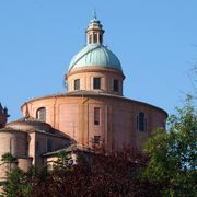Ladri a San Luca, ma il tesoro di Bologna sono lacrime e preghiere