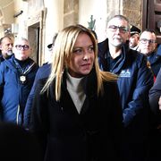 Bollette, arriva bonus extra da 115 euro. Sconti alle imprese, più Irap a produttori