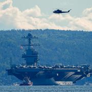 La USS Gerald R. Ford, la più grande portaerei del mondo, si trova attualmente nell'Oceano Atlantico, in rotta dai Caraibi verso il Medio Oriente