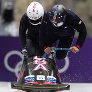 Con il bob di Elana e Jadin la fede corre sul ghiaccio