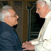 Don Curatola assieme a Benedetto XVI