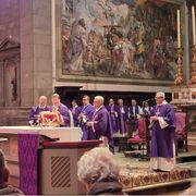 Lucca, chiesa di San Paolino: da sinistra l’arcivescovo Giulietti, il cardinale Betori e il vescovo Tardelli alla Messa celebrata domenica scorsa