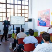 Formazione di 100 giovani migranti nel digitale