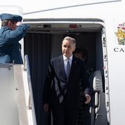 Potere, slogan e giudizio. La protezione che incatena