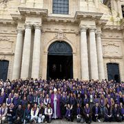 Catecumeni della diocesi di Versailles con il vescovo Luc Crepy, dopo il Rito di elezione domenica scorsa