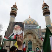 L'Iran sotto attacco di Usa e Israele: «Khamenei è morto, abbiamo ritrovato il corpo»