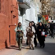 È iniziata la guerra all'Iran. Israele e Usa in azione, il regime risponde con i missili