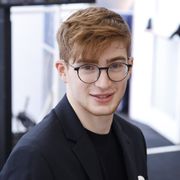 «Gli amici, il nuoto, il futuro tutto da scrivere»: la storia di Edoardo, ragazzo raro come la sua malattia