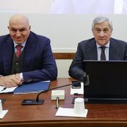 Crosetto e Tajani alle Camere, è scontro. Meloni: «L'Iran non attacchi o sarà peggio»